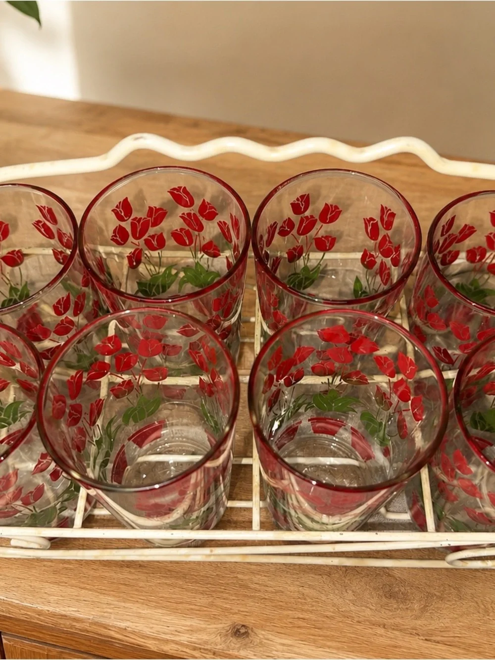 Vintage Red Tulip Drinking Glasses Set of 8 w/ Metal Carrier Caddy  Floral